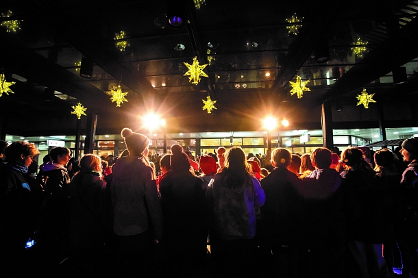 Einschaltung der Adventsbeleuchtung im Rauracher-Zentrum. Foto: Eva Flury